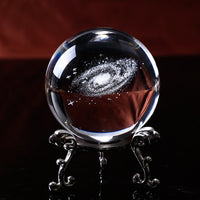 Galaxy en 3D gravé dans une boule de verre en Cristal